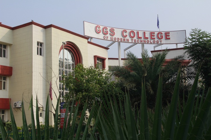 https://cache.careers360.mobi/media/colleges/social-media/media-gallery/4412/2018/10/26/Campus View of GGS College of Modern Technology Mohali_Campus View.jpg